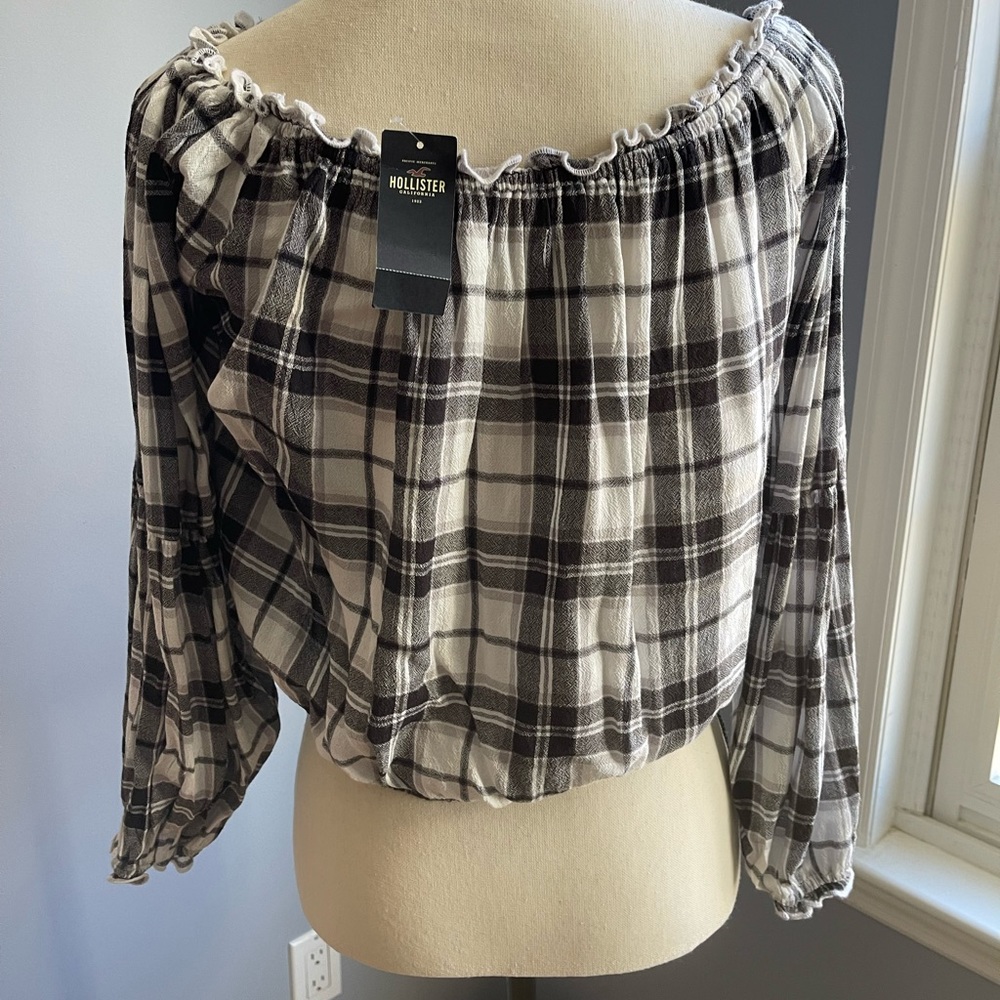 Hollister large black and white cropped top